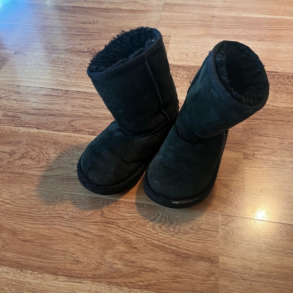 Kids black ugg boots play condition